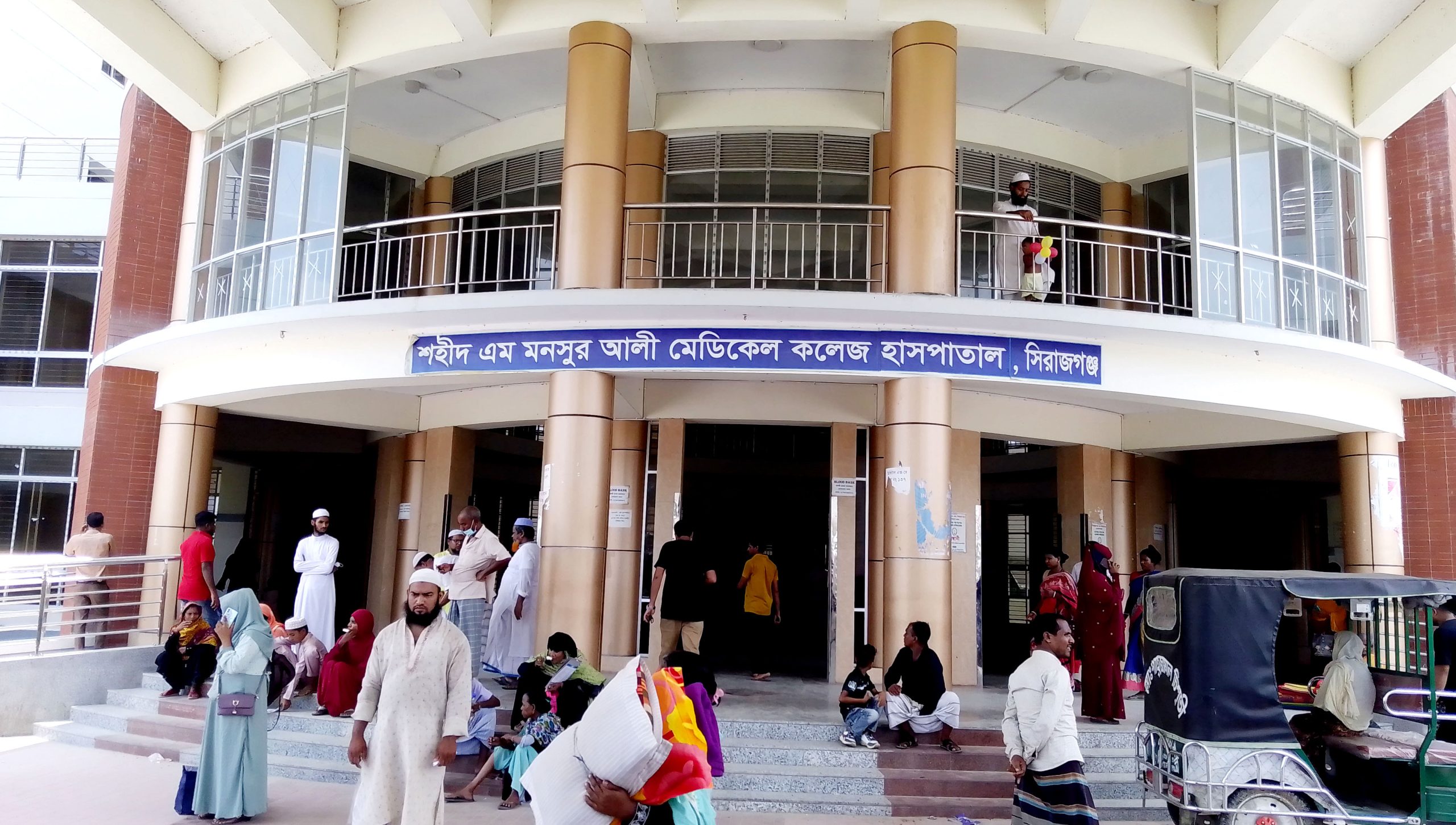 শহীদ এম মনসুর আলী মেডিক্যাল কলেজ হাসপাতালে আট মাস ধরে পড়ে আছে মূল্যবান যন্ত্রপাতি
